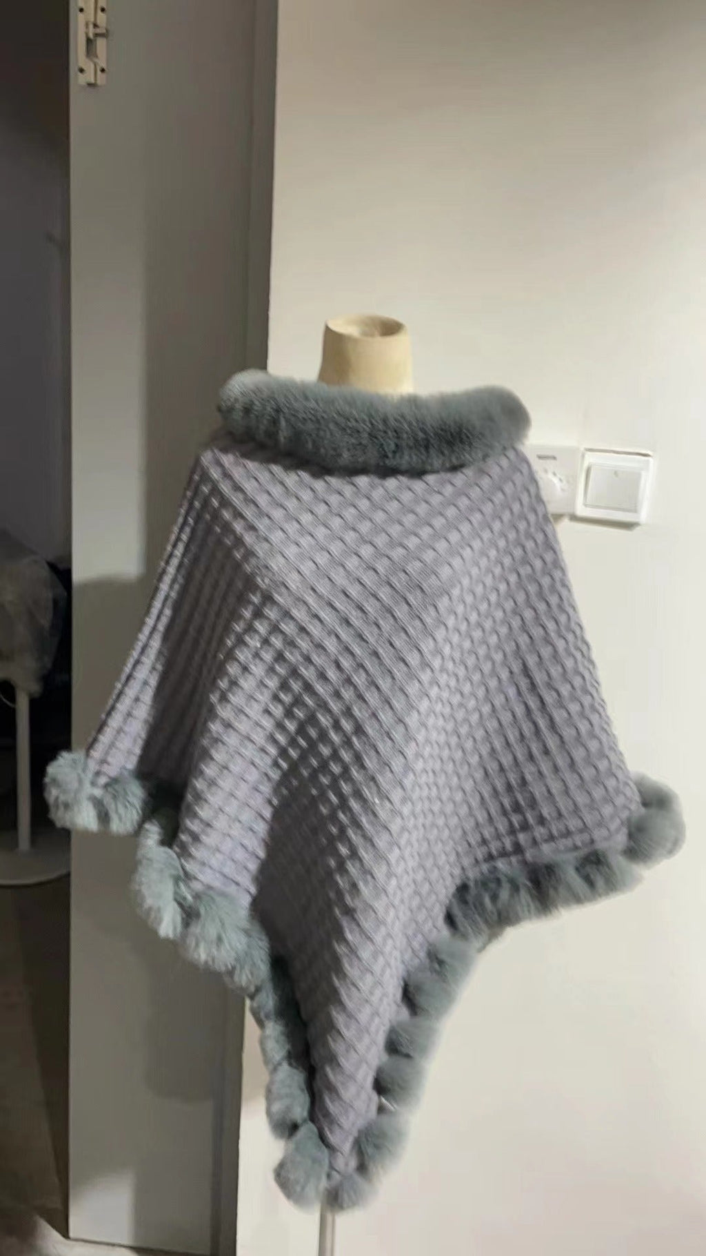 New Luxury Rabbit Fur Collar Shawl Cape for women Elegant Autumn Winter Fashion