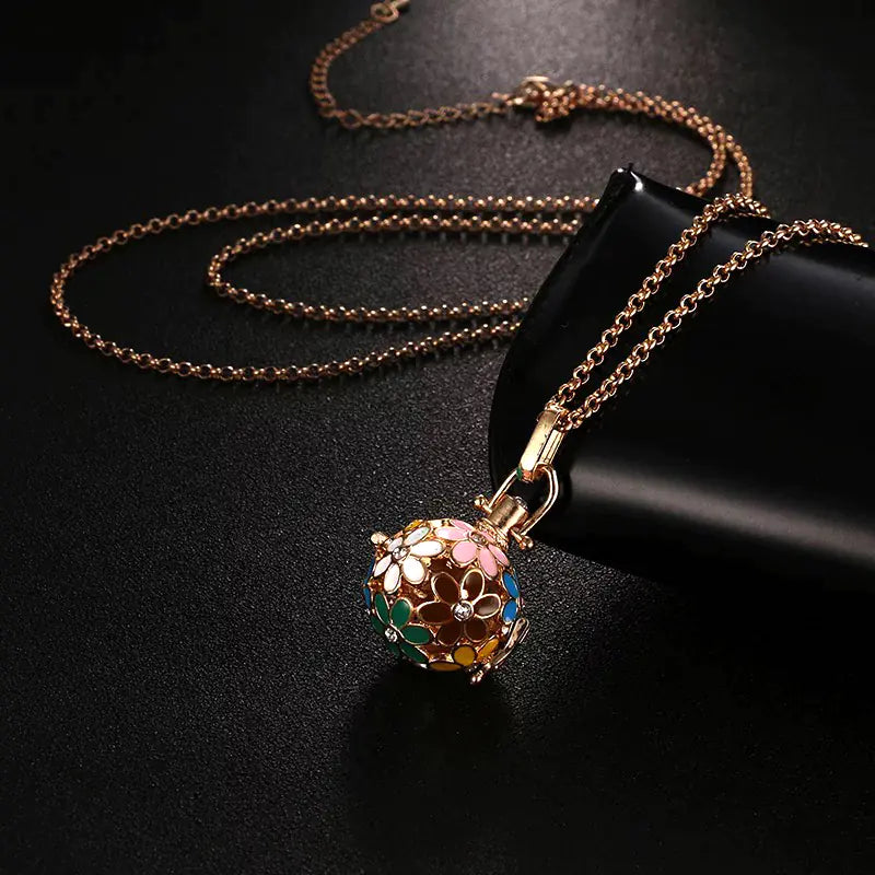 Floral Cutout Diamond Pendant Necklace