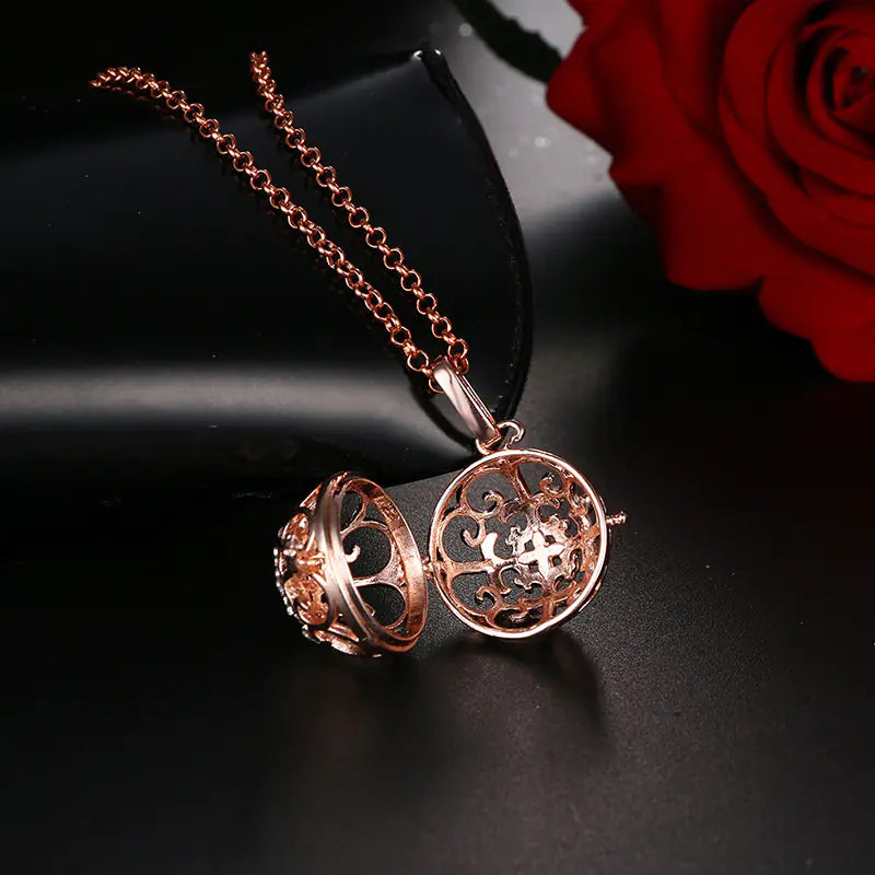 Floral Cutout Diamond Pendant Necklace