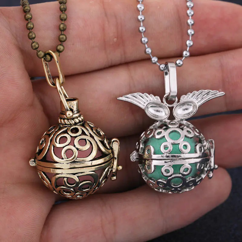 Floral Cutout Diamond Pendant Necklace