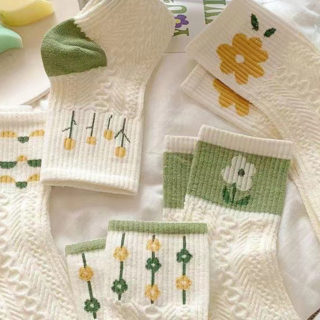 Women’s Flower Print Cotton Socks – Cozy 5-Pack for All Seasons