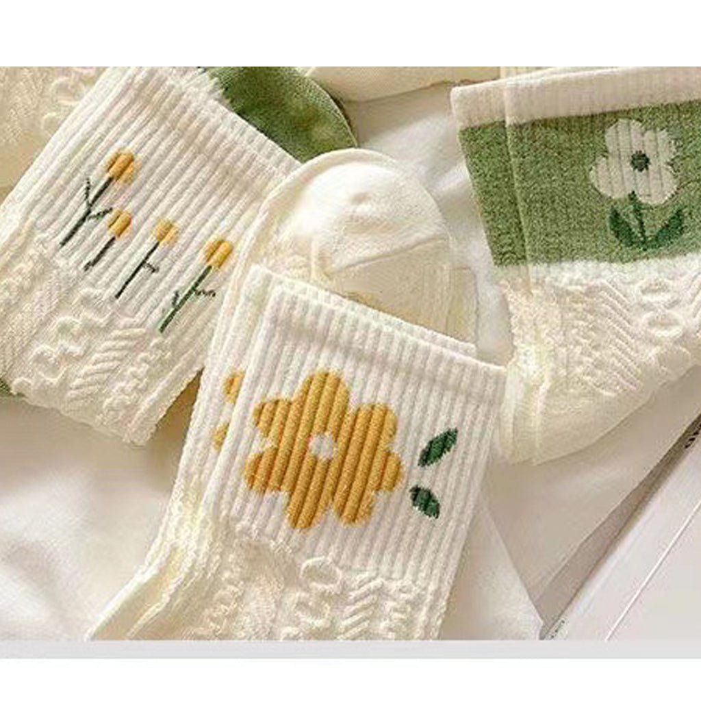 Women’s Flower Print Cotton Socks – Cozy 5-Pack for All Seasons
