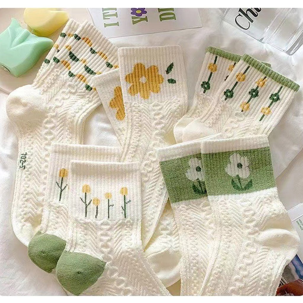 Women’s Flower Print Cotton Socks – Cozy 5-Pack for All Seasons